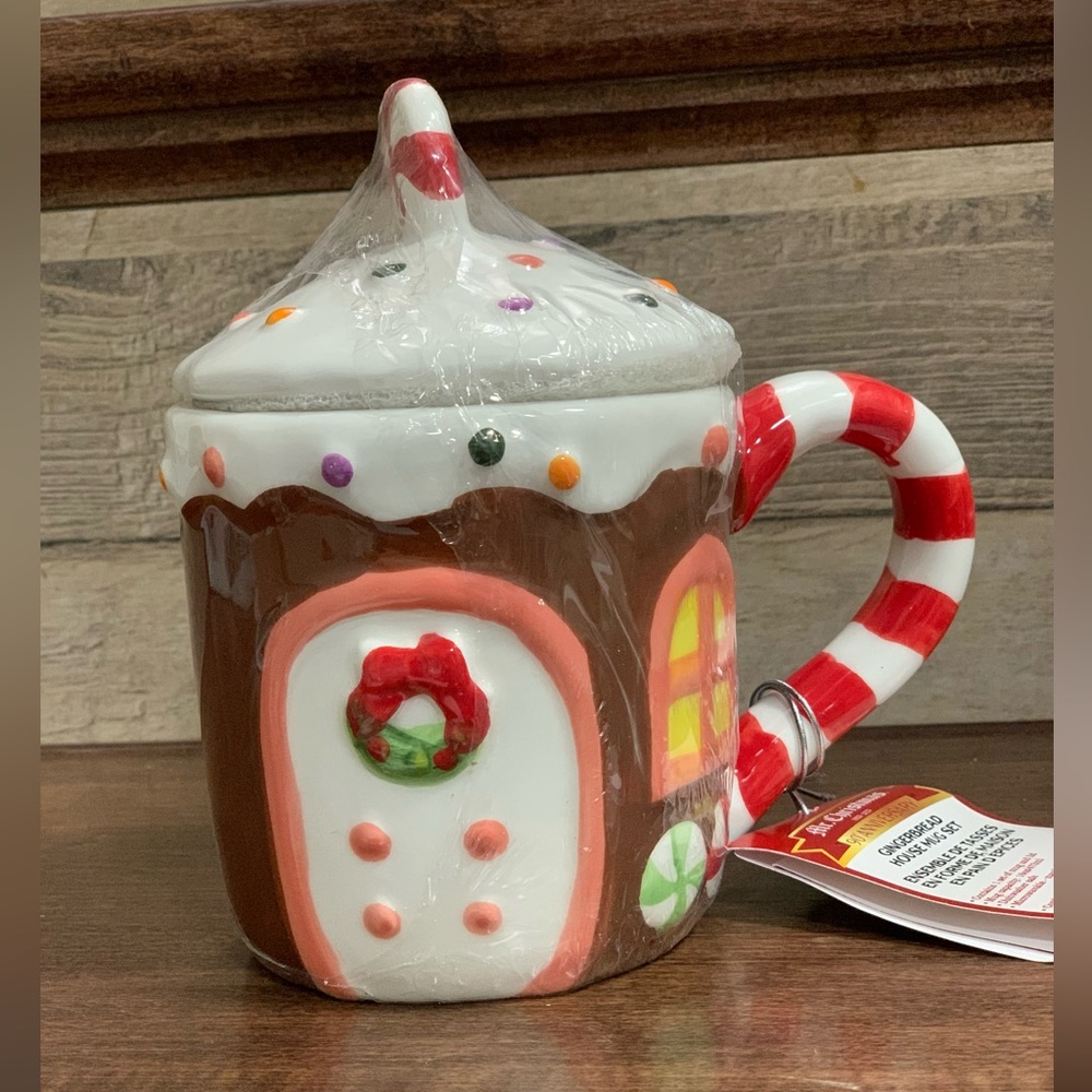 Super Cute 🥰 Dark Brown  Gingerbread House Mug with lid Set - NEW